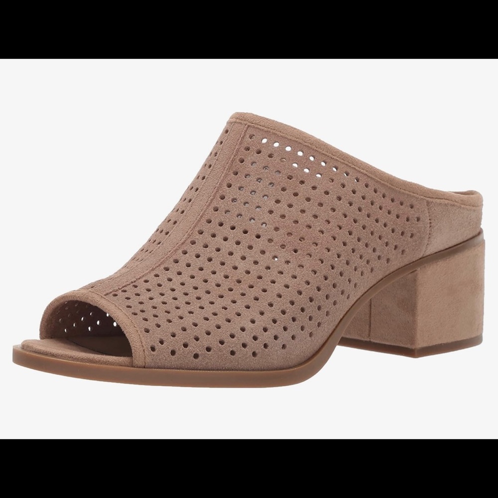Kookaburra by UGG. Izzel Mule / Sandal. Tan, size 8 US